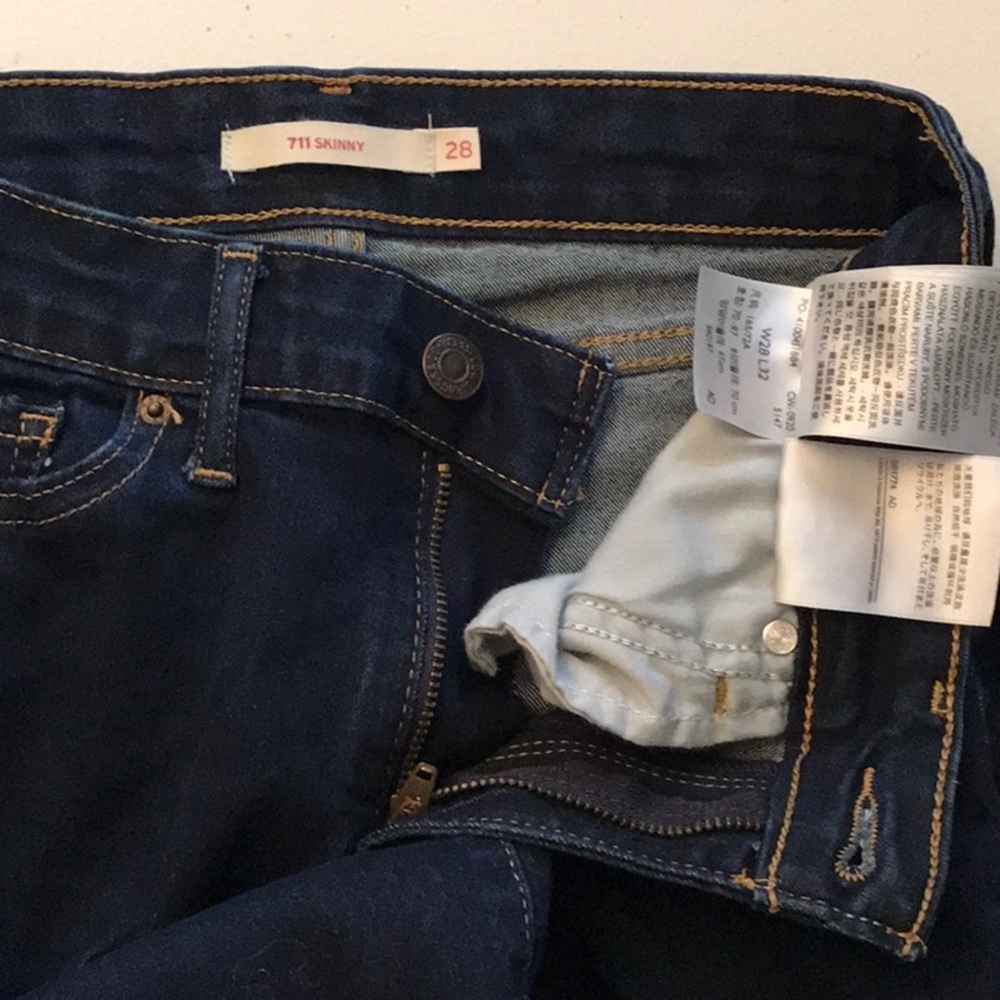 NWOT- Levi’s 711 Skinny Jeans, size 28L (28/32)